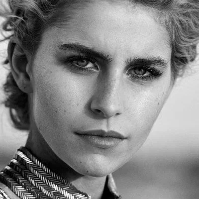 Caro Daur