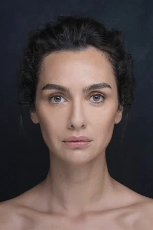  Birce Akalay