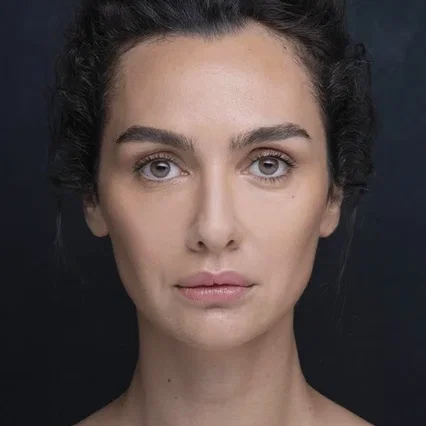  Birce Akalay