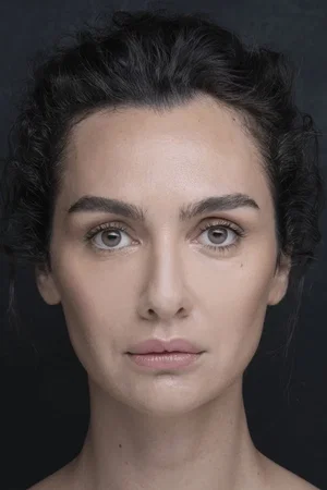  Birce Akalay