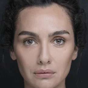 Photo star :  Birce Akalay