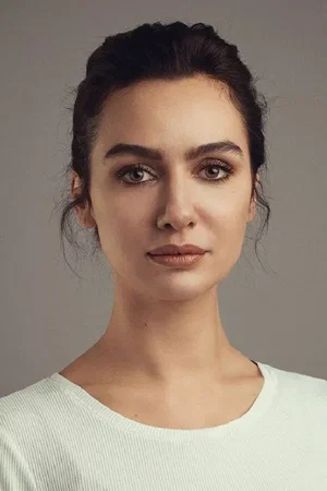  Birce Akalay