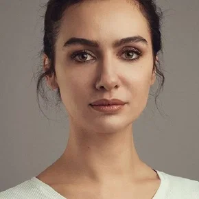 Photo star :  Birce Akalay