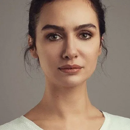  Birce Akalay