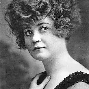  Alice Howell