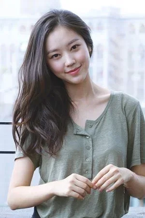  Choi Ri photo