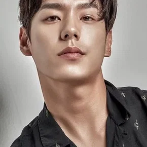 Photo star :  Kwak Si-yang