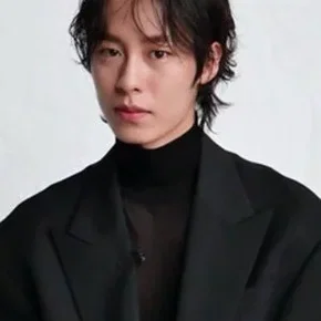 Photo star :  Lee Jae-wook