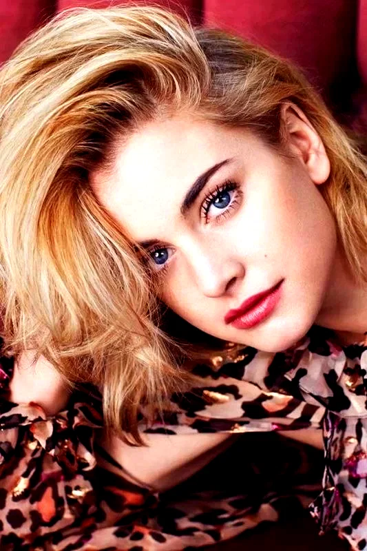  Stefanie Martini