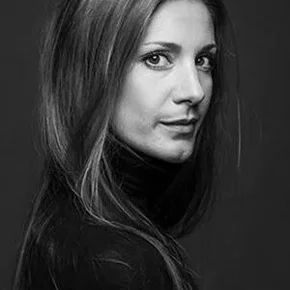 Photo star :  Nina Zanjani