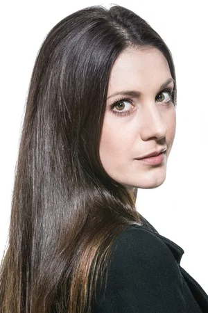  Nina Zanjani photo