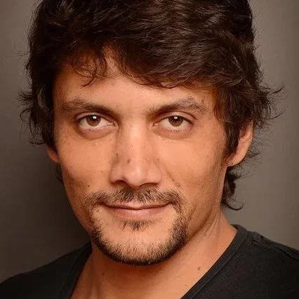  Daniel Holguín