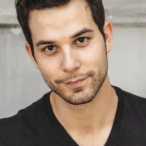 Photo star : Skylar Astin