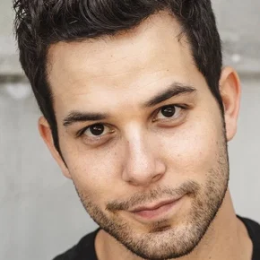Photo star : Skylar Astin