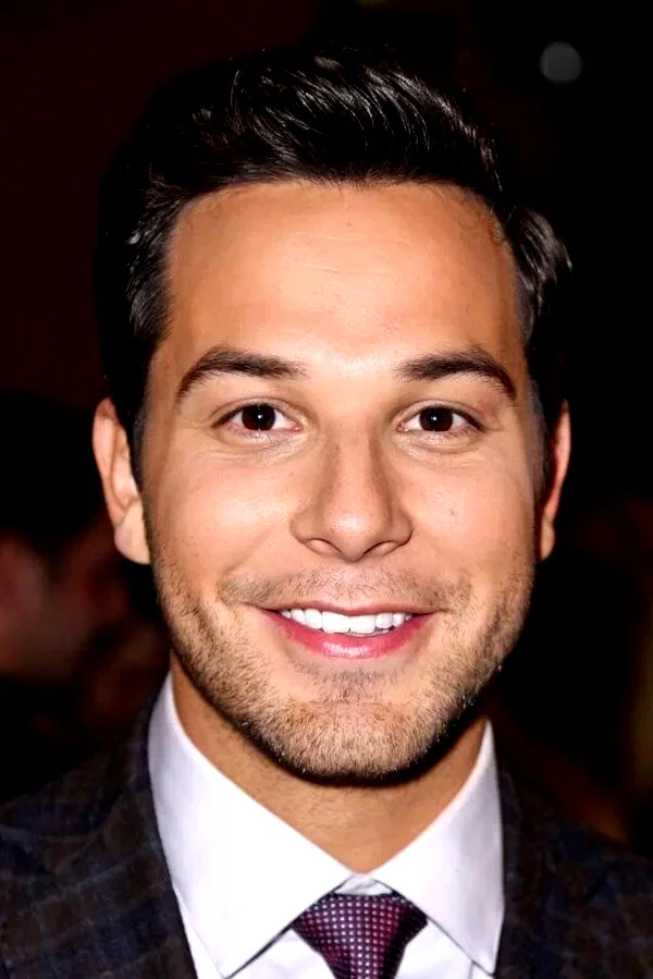 Skylar Astin