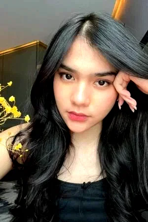  Davina Karamoy
