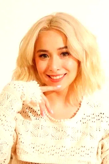  Cristine Reyes