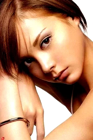 Anna Tsuchiya