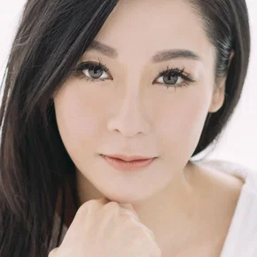 Photo star :  Sharon Luk Sze-Wan
