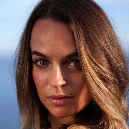  Bianca Bradey