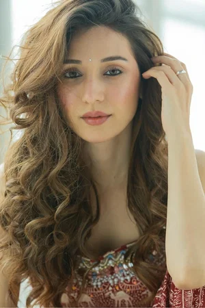  Helly Daruwala photo