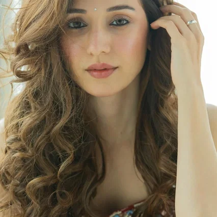  Helly Daruwala