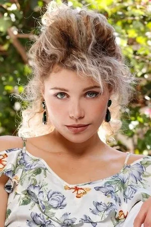  Ellie Patrikios