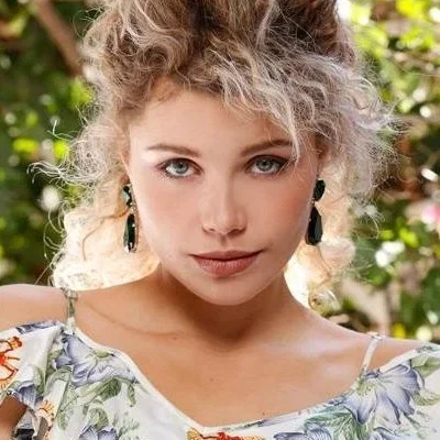  Ellie Patrikios