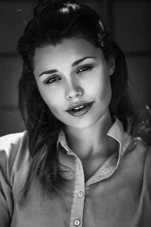  Ellie Patrikios