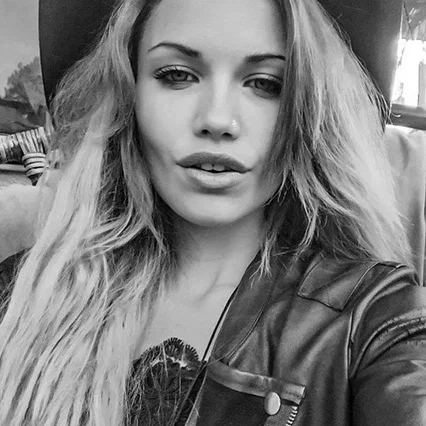  Ellie Patrikios
