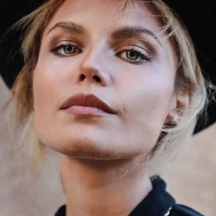  Ellie Patrikios