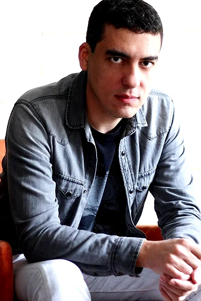  Daniel Rezende