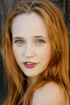  Nicole Elliott
