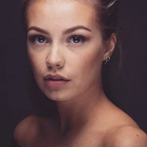 Photo star :  Julia Bender