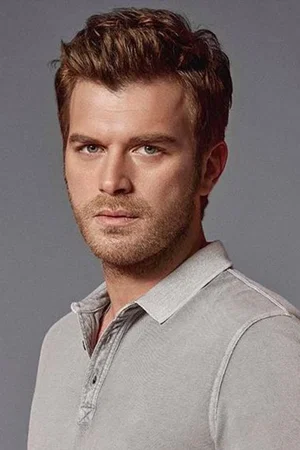  Kıvanç Tatlıtuğ photo