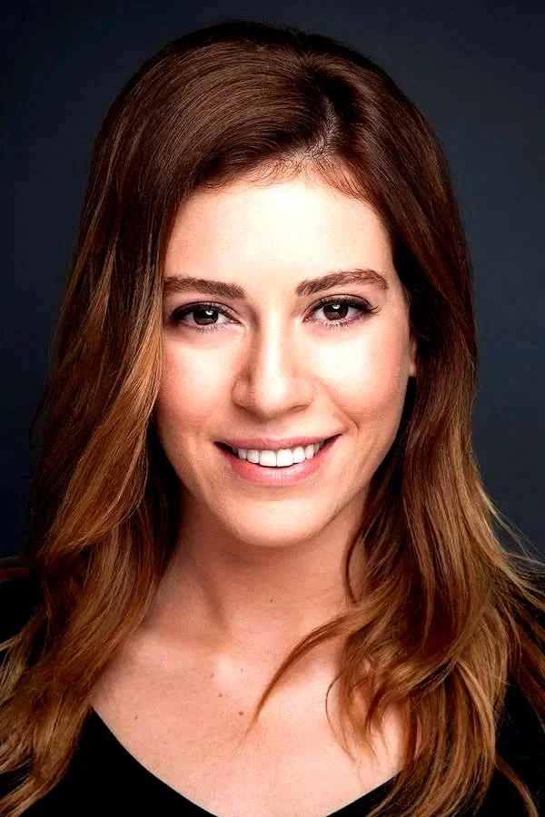  Sinem Kobal