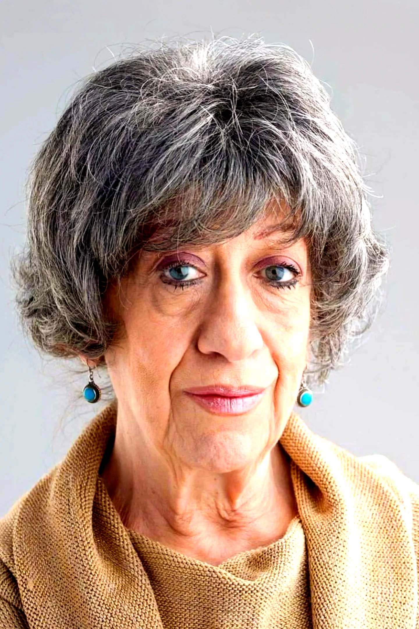  Ayşen Gruda
