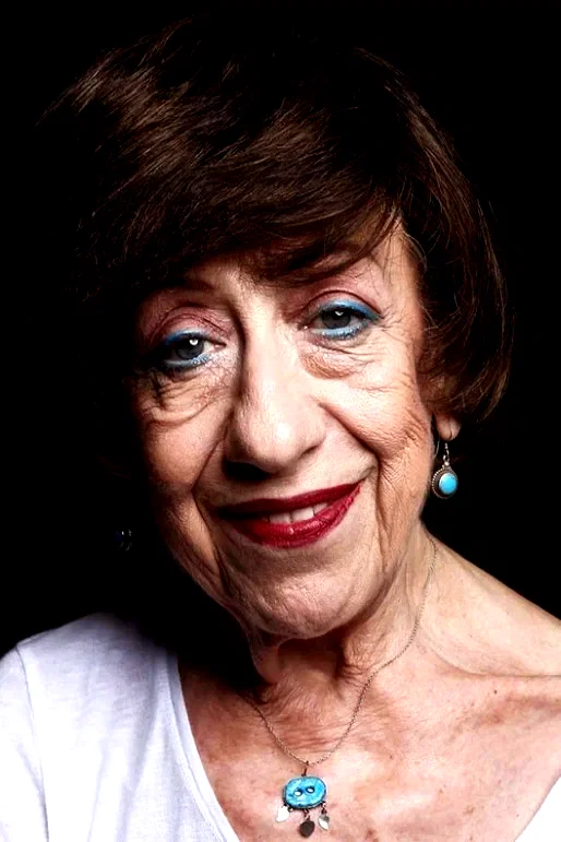  Ayşen Gruda