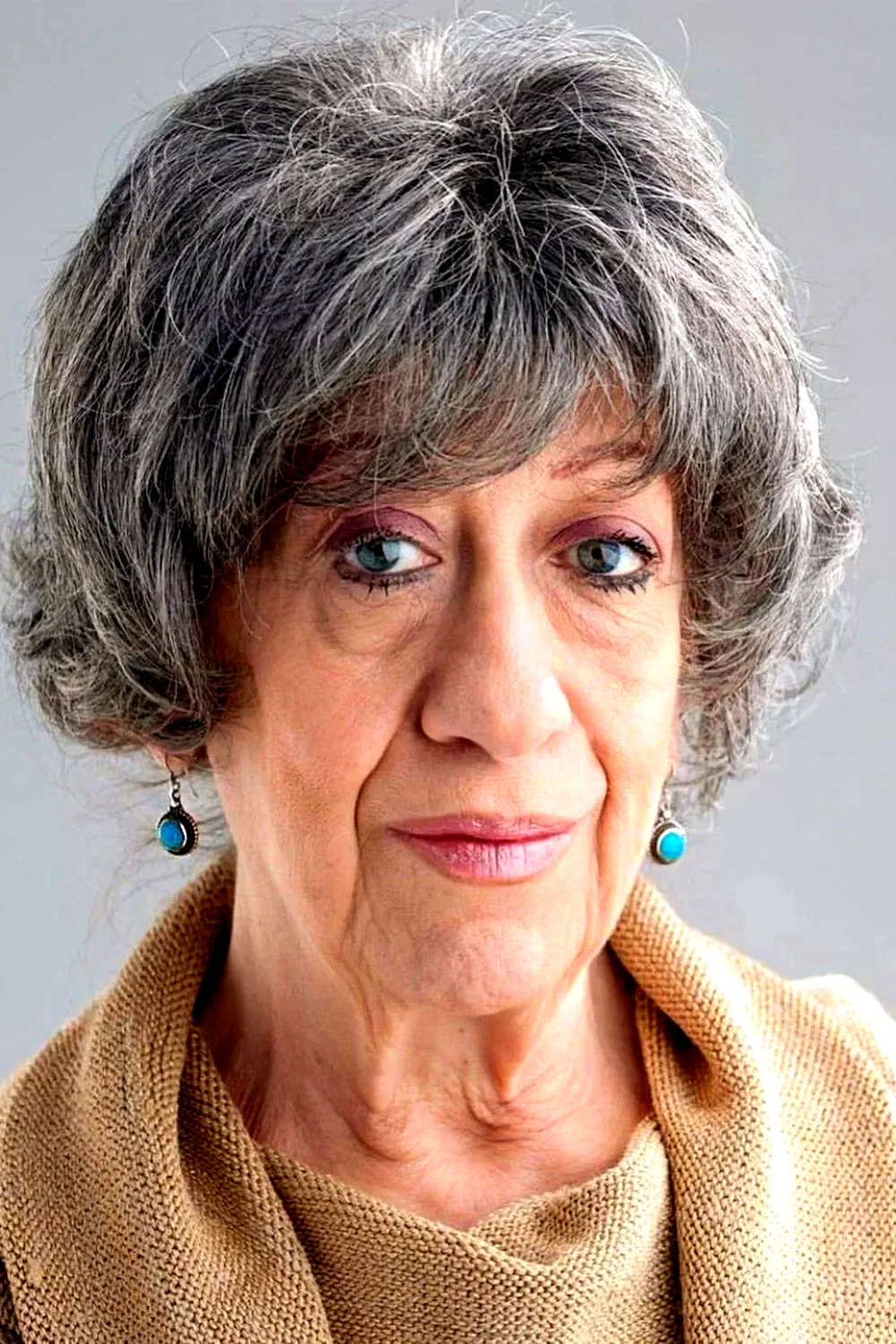  Ayşen Gruda