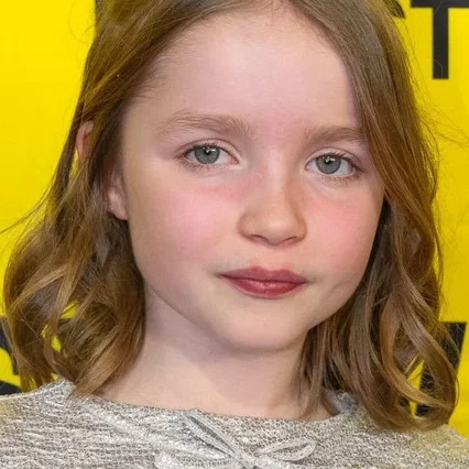  Scarlett Holmes
