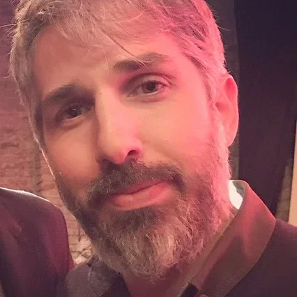  Erol Özlevi
