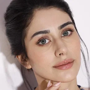Photo star :  Warina Hussain