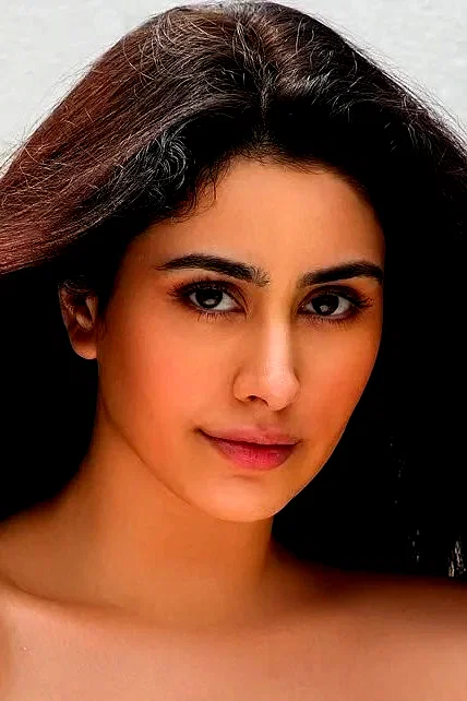  Warina Hussain