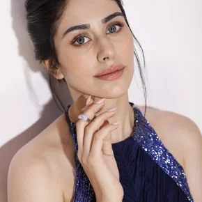 Photo star :  Warina Hussain