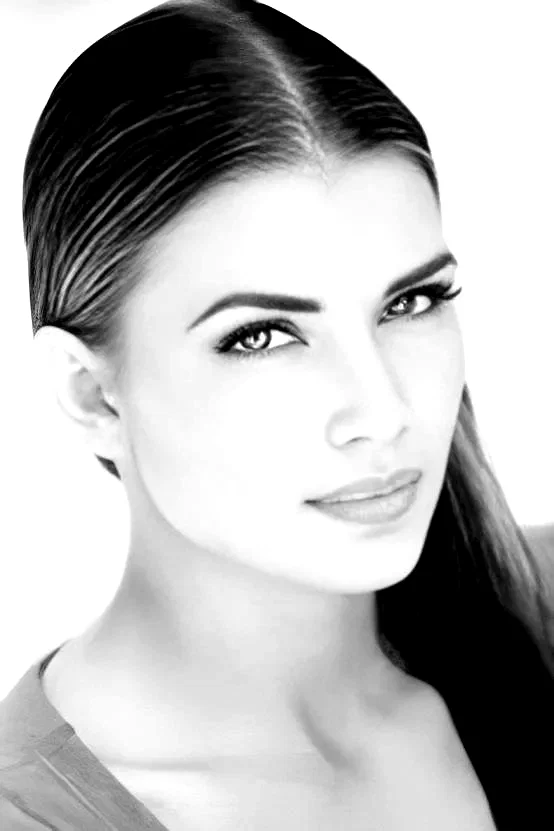  Alina Thompson