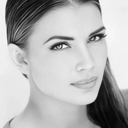  Alina Thompson