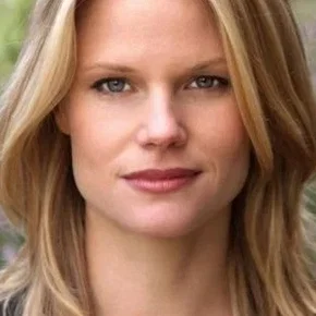 Photo star : Joelle Carter