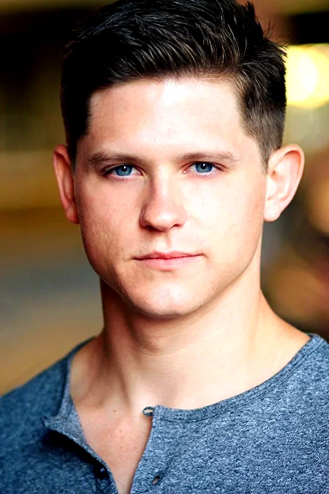  Ryan Dinning