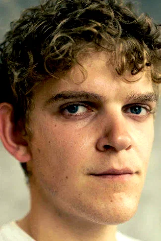  Angus Cooper