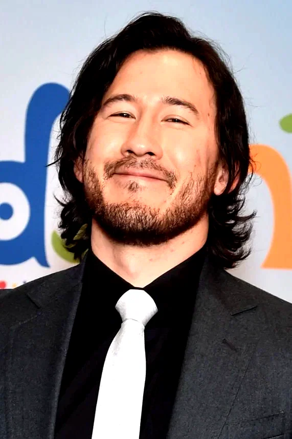  Mark Fischbach